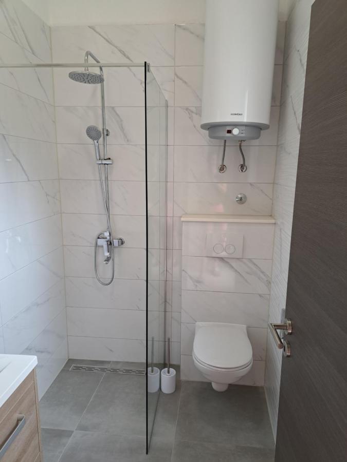 Apartman Polegubic บีโอกราดนาโมรู ภายนอก รูปภาพ