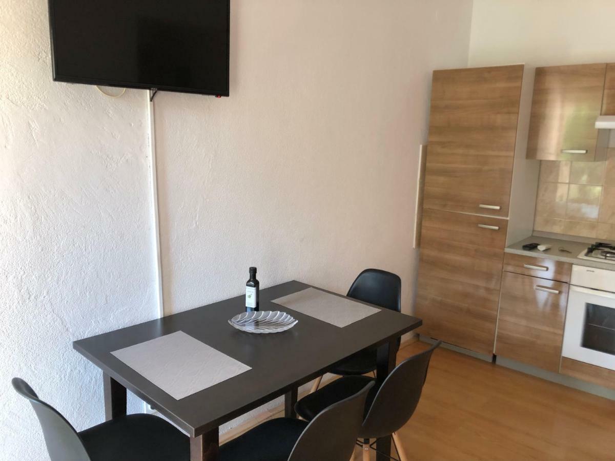 Apartman Polegubic บีโอกราดนาโมรู ภายนอก รูปภาพ