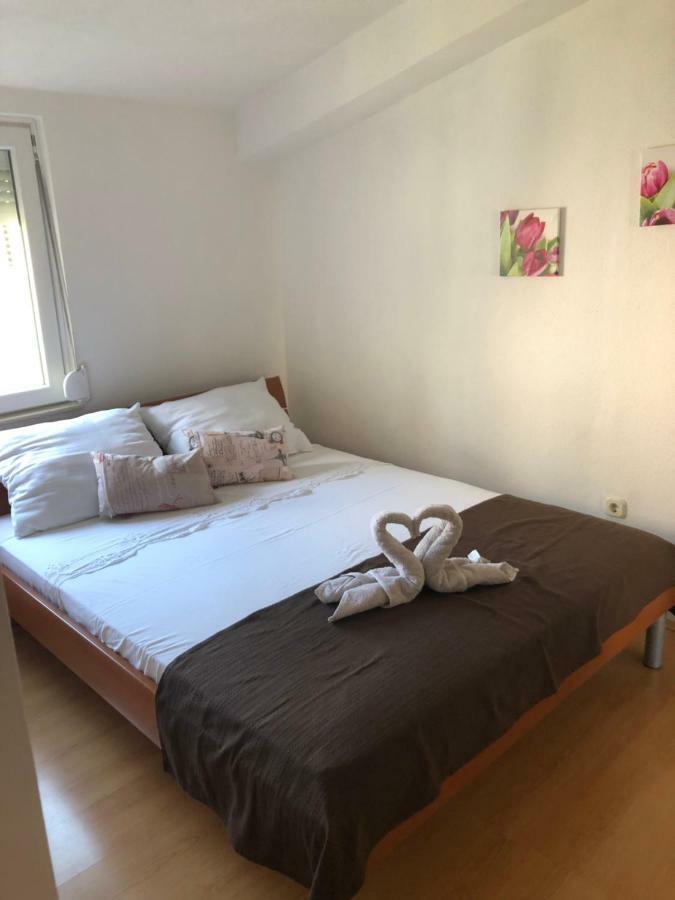 Apartman Polegubic บีโอกราดนาโมรู ภายนอก รูปภาพ